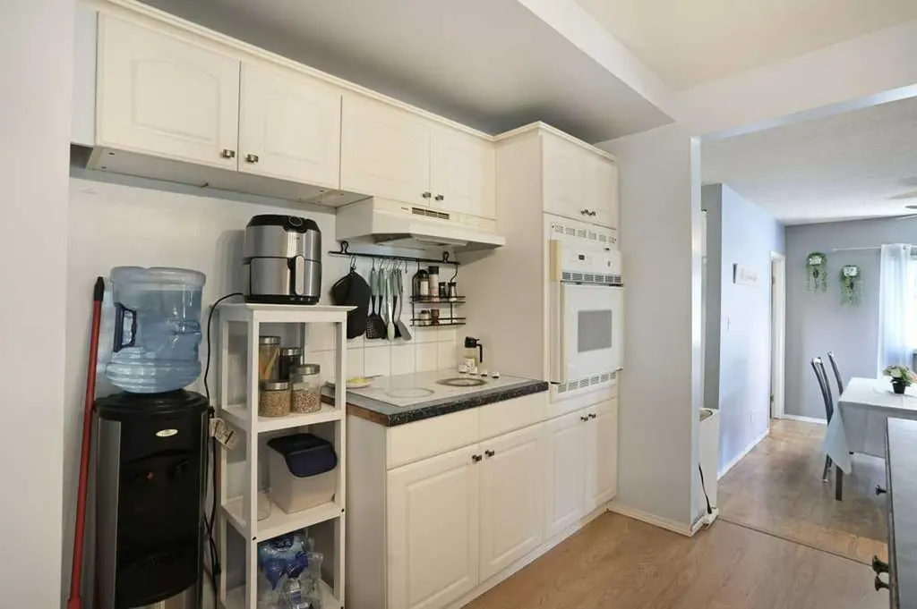 320 3 Street W Brooks AB T1R 0E7