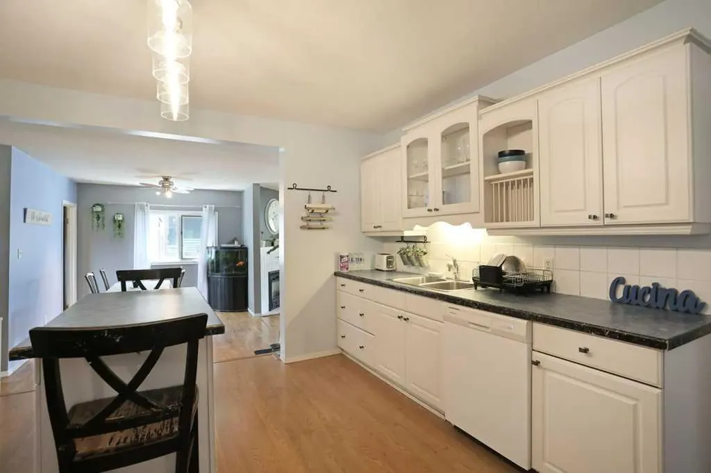 320 3 Street W Brooks AB T1R 0E7