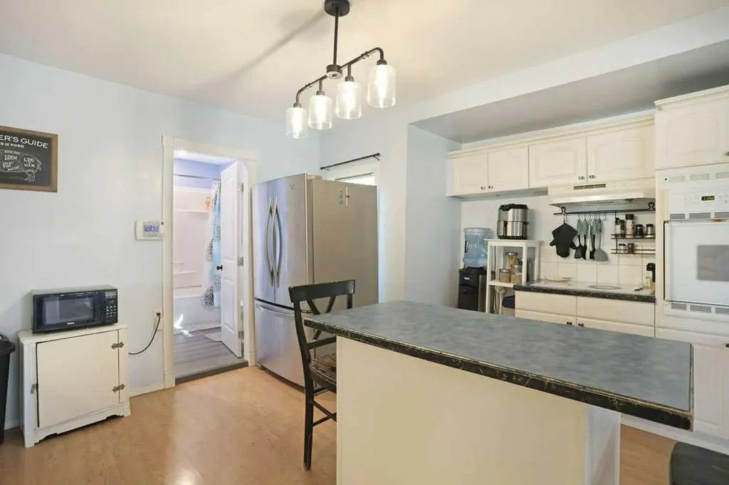 320 3 Street W Brooks AB T1R 0E7