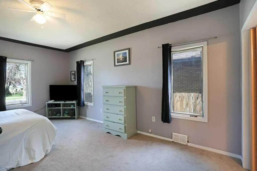 320 3 Street W Brooks AB T1R 0E7