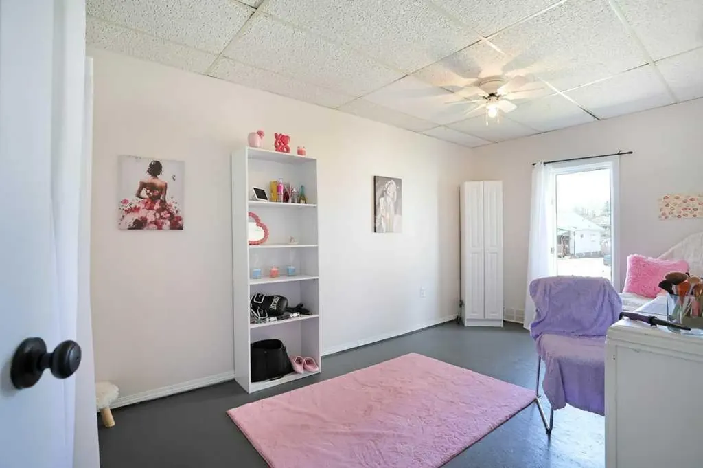 320 3 Street W Brooks AB T1R 0E7