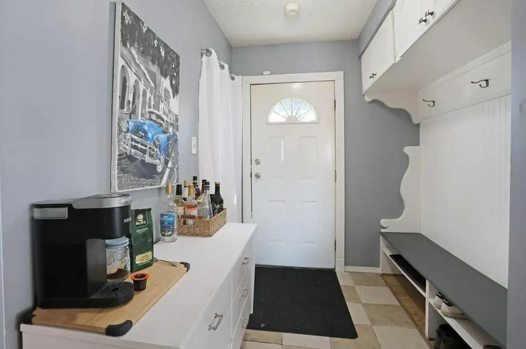 320 3 Street W Brooks AB T1R 0E7
