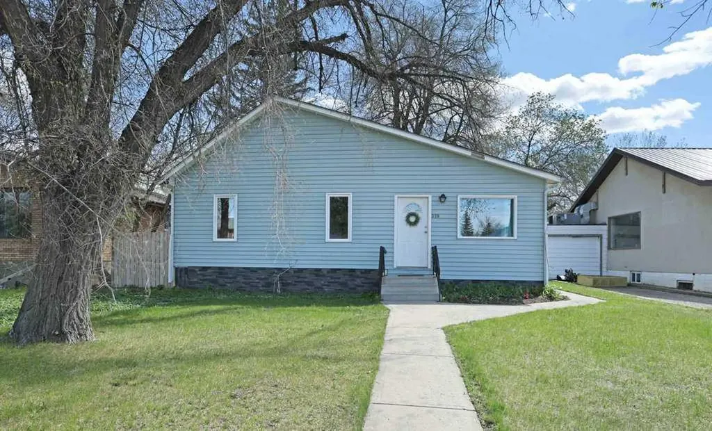 320 3 Street W Brooks AB T1R 0E7