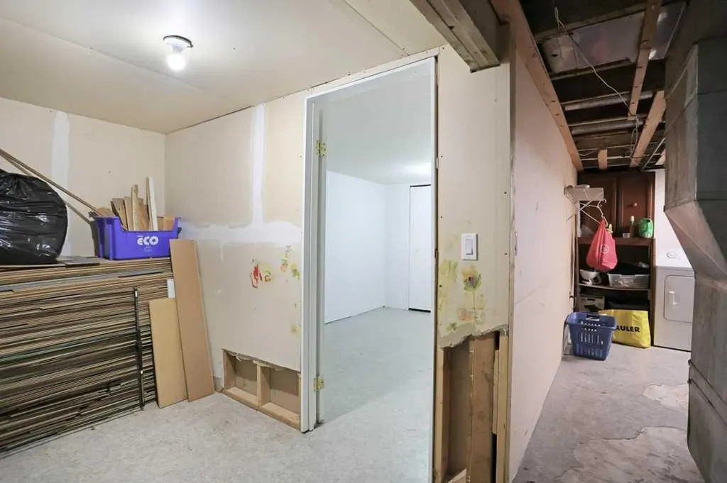 320 3 Street W Brooks AB T1R 0E7