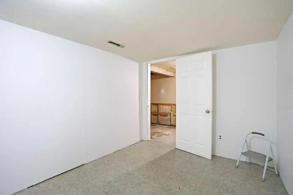 320 3 Street W Brooks AB T1R 0E7
