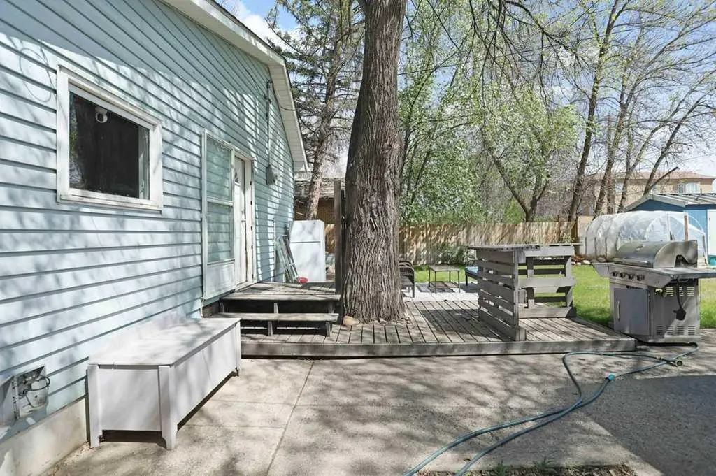 320 3 Street W Brooks AB T1R 0E7