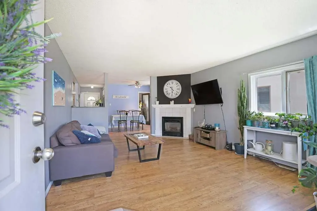 320 3 Street W Brooks AB T1R 0E7