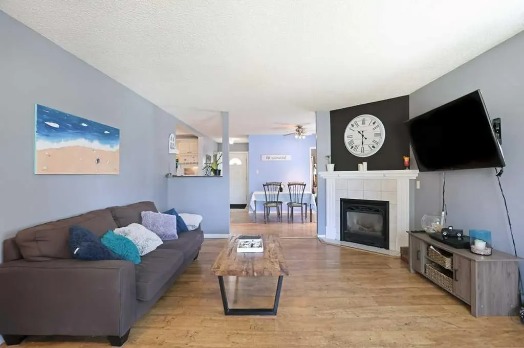 320 3 Street W Brooks AB T1R 0E7