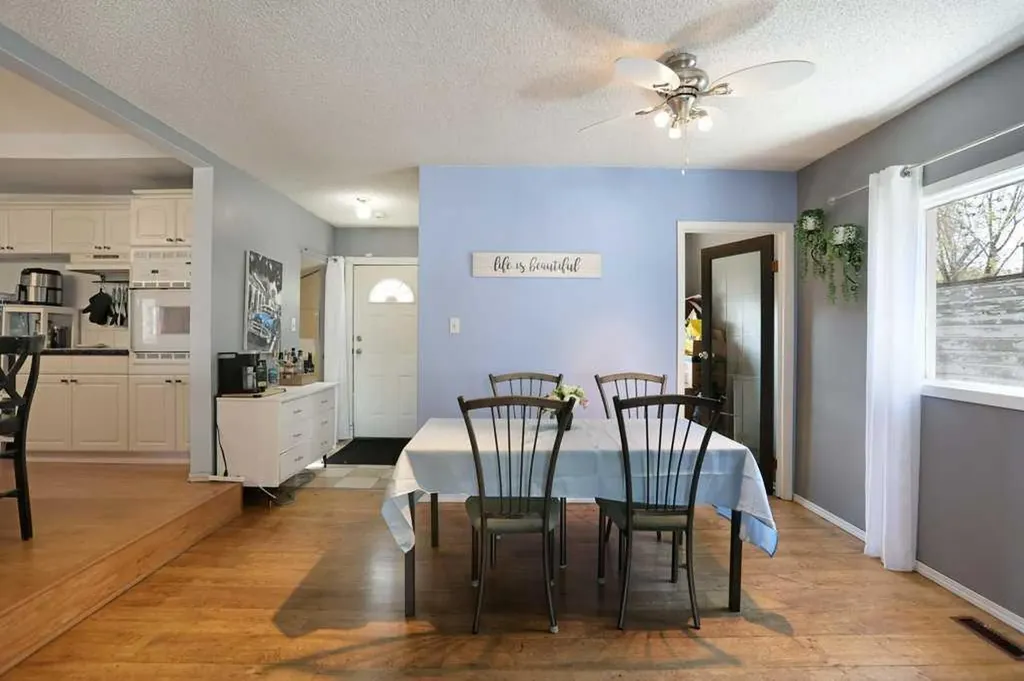 320 3 Street W Brooks AB T1R 0E7
