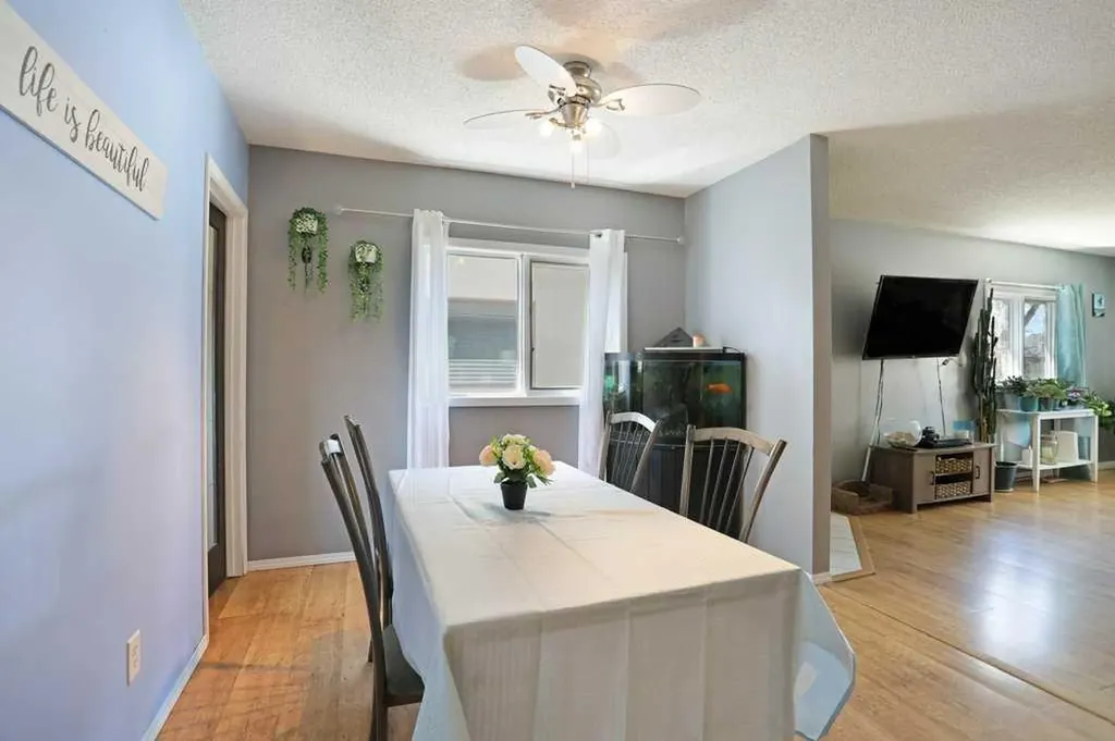 320 3 Street W Brooks AB T1R 0E7