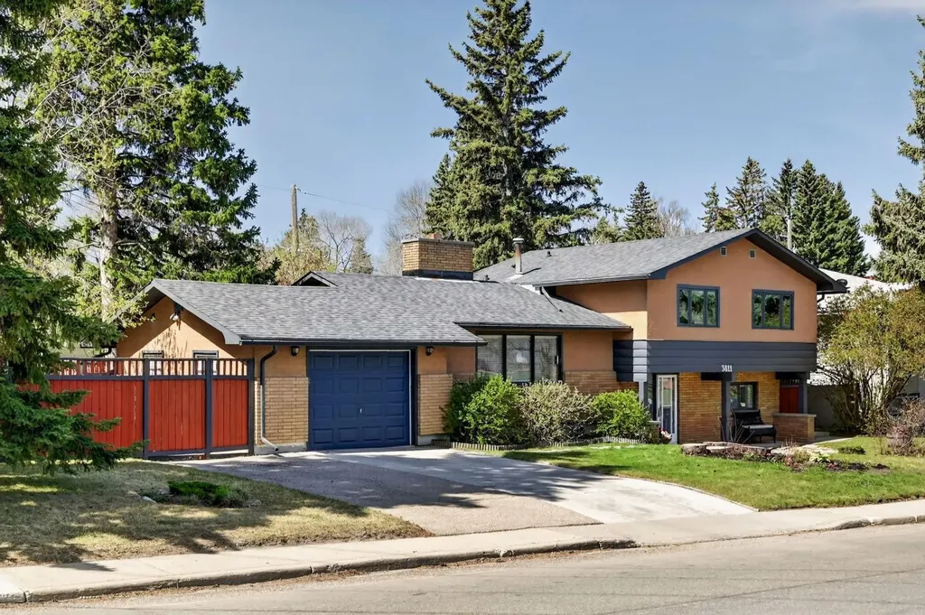 3811 24 Street NW Calgary AB T2L 0Y8