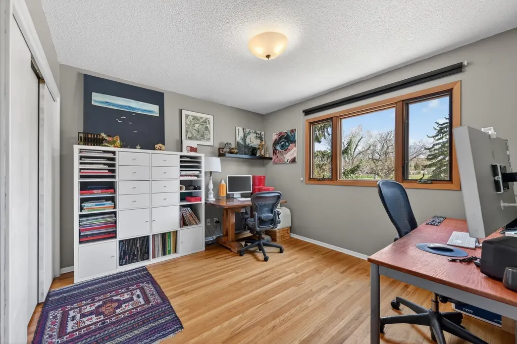 3811 24 Street NW Calgary AB T2L 0Y8