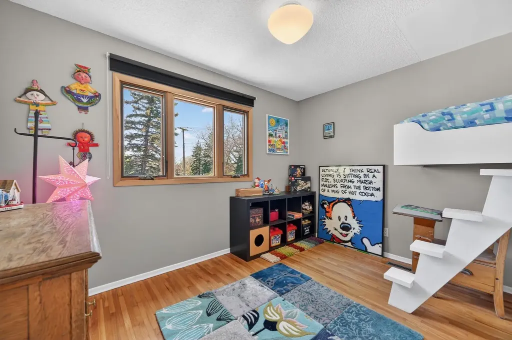 3811 24 Street NW Calgary AB T2L 0Y8