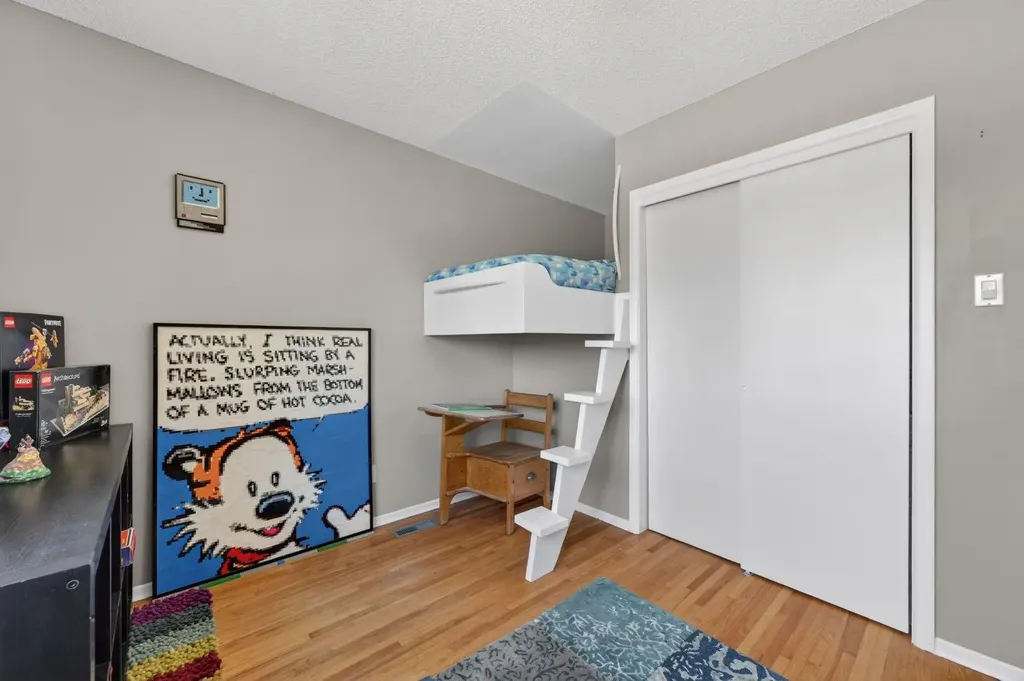 3811 24 Street NW Calgary AB T2L 0Y8