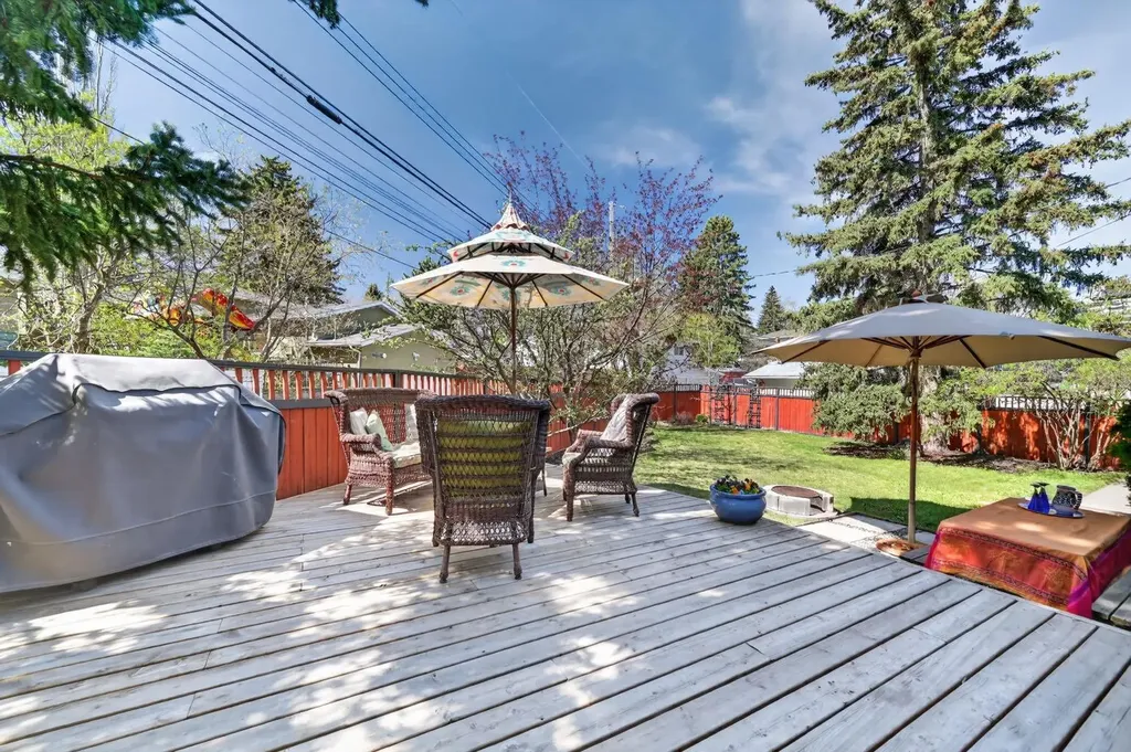 3811 24 Street NW Calgary AB T2L 0Y8
