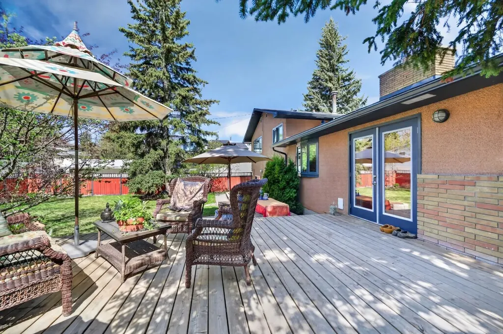 3811 24 Street NW Calgary AB T2L 0Y8