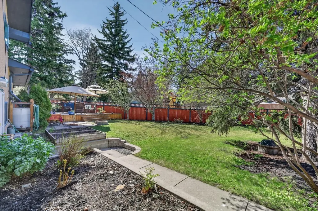 3811 24 Street NW Calgary AB T2L 0Y8