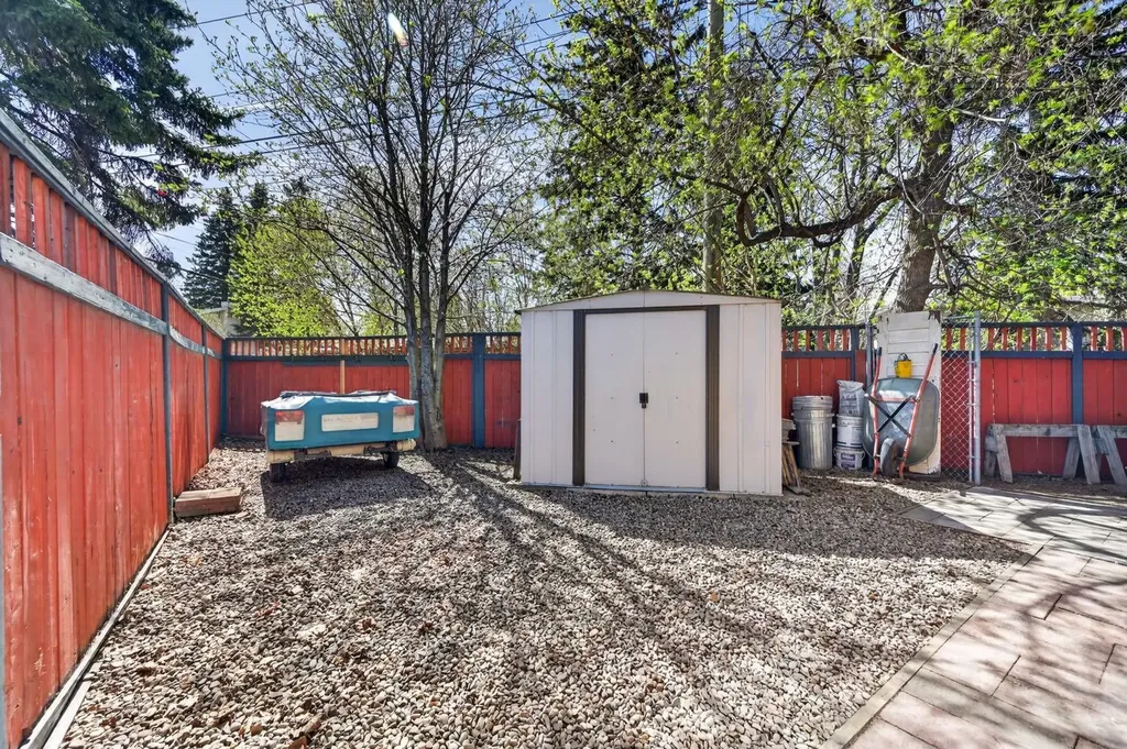 3811 24 Street NW Calgary AB T2L 0Y8