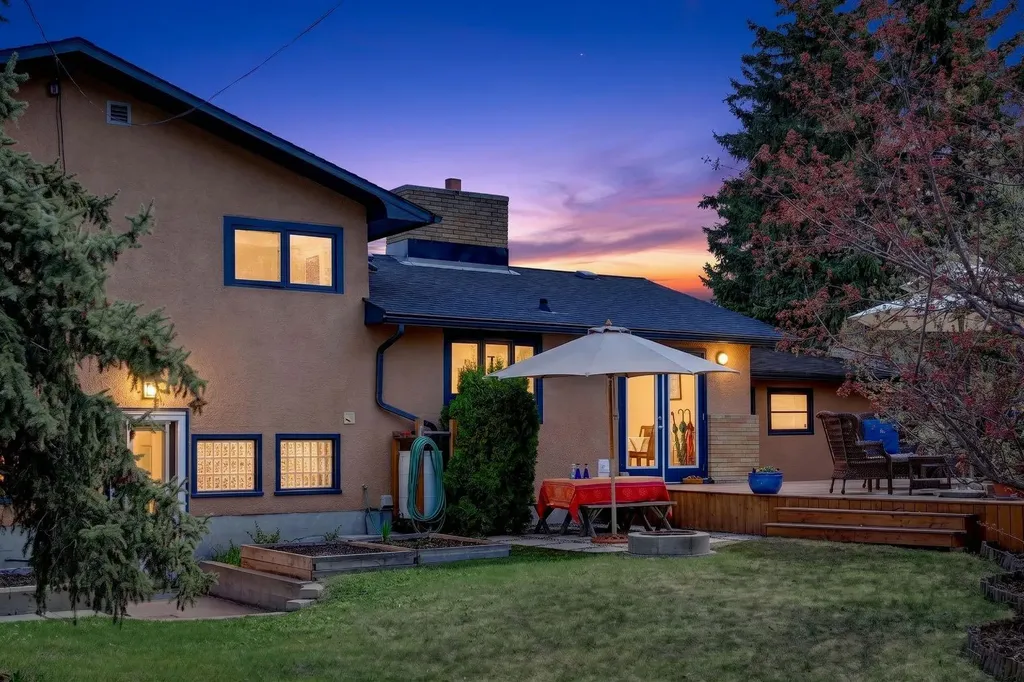 3811 24 Street NW Calgary AB T2L 0Y8