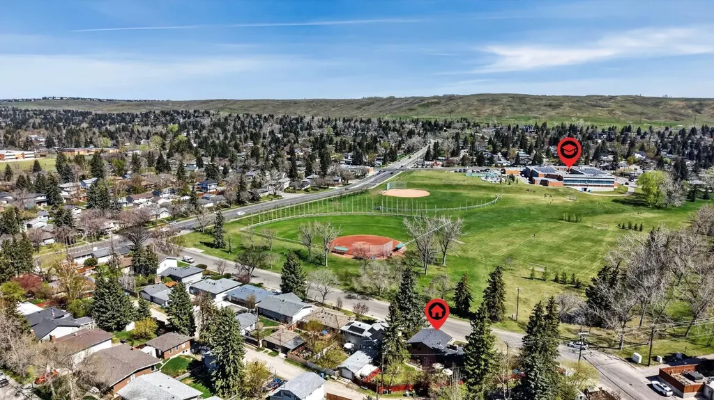 3811 24 Street NW Calgary AB T2L 0Y8