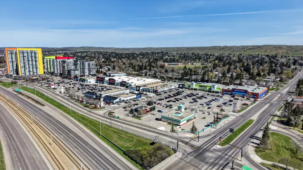 3811 24 Street NW Calgary AB T2L 0Y8
