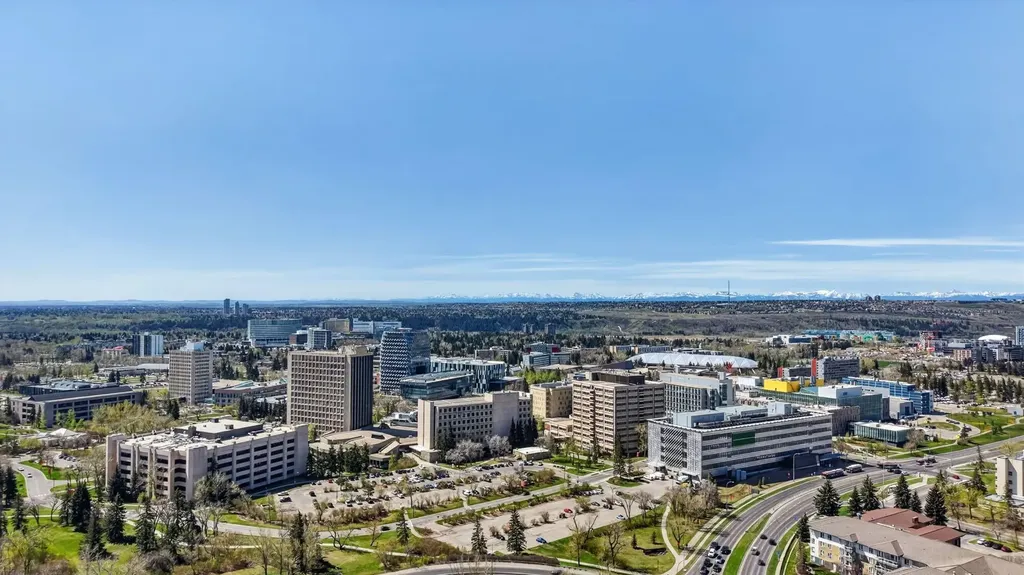3811 24 Street NW Calgary AB T2L 0Y8