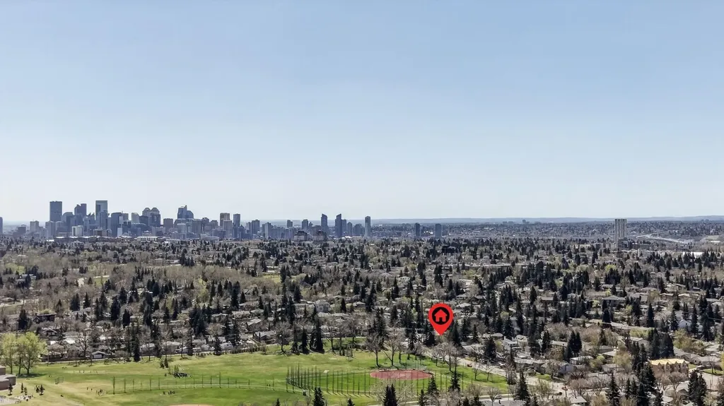 3811 24 Street NW Calgary AB T2L 0Y8