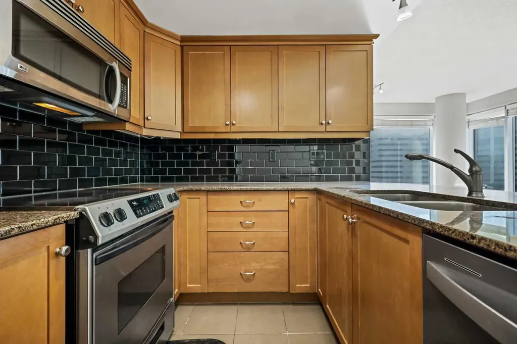 910 5 Avenue SW Calgary AB T2P 0C3