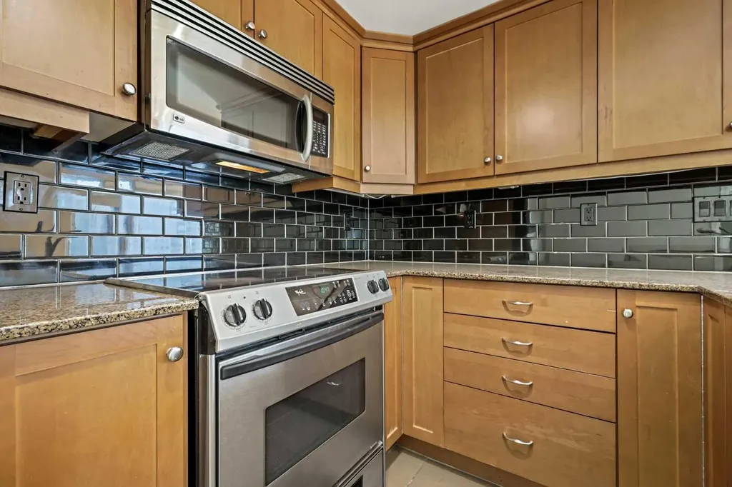 910 5 Avenue SW Calgary AB T2P 0C3