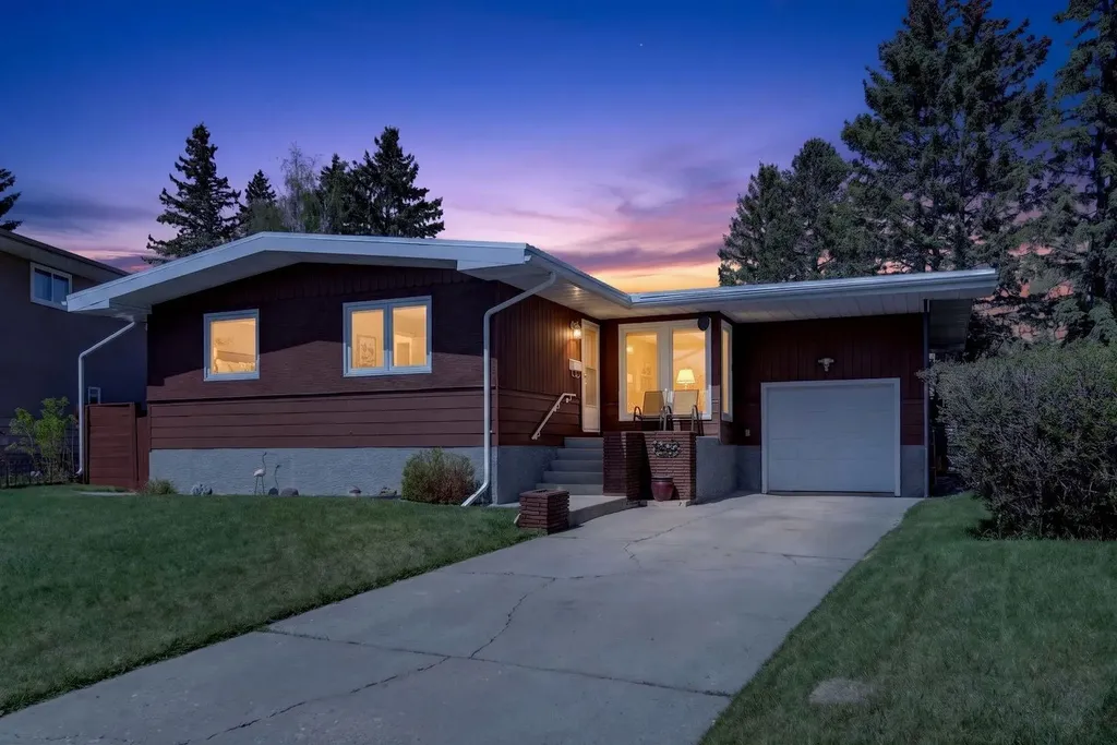 26 Cardiff Place NW Calgary AB T2K 1S3