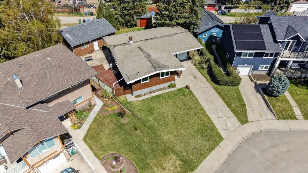 26 Cardiff Place NW Calgary AB T2K 1S3