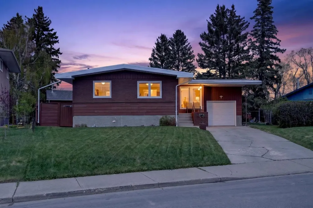 26 Cardiff Place NW Calgary AB T2K 1S3