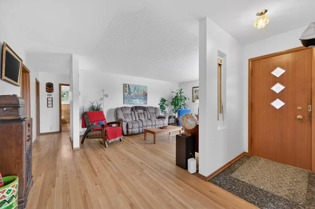 26 Cardiff Place NW Calgary AB T2K 1S3
