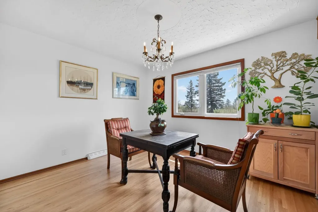 26 Cardiff Place NW Calgary AB T2K 1S3