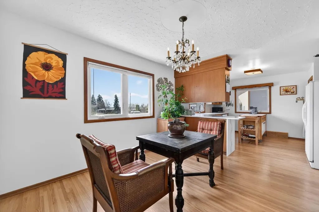 26 Cardiff Place NW Calgary AB T2K 1S3