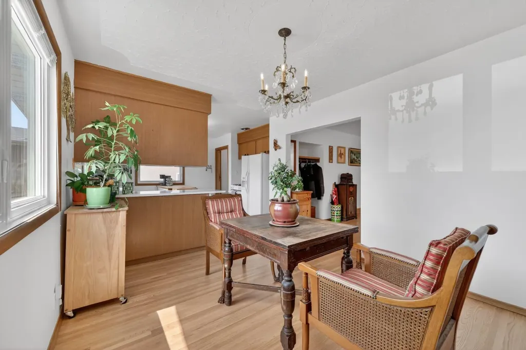 26 Cardiff Place NW Calgary AB T2K 1S3