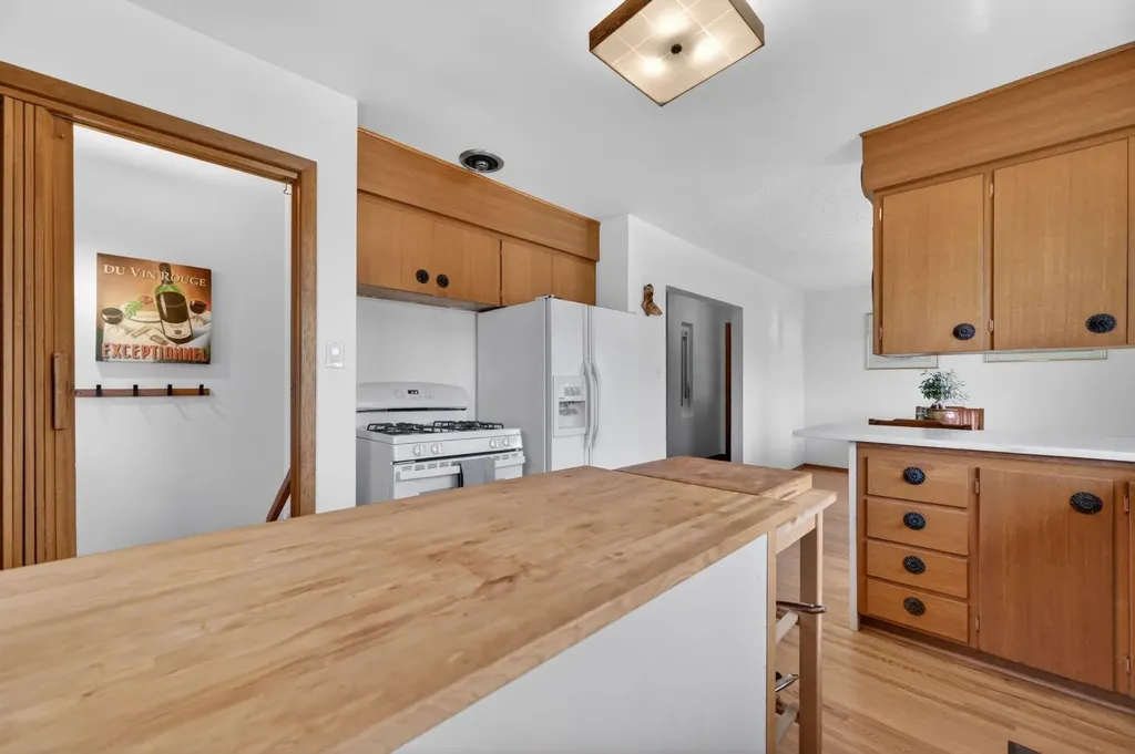 26 Cardiff Place NW Calgary AB T2K 1S3