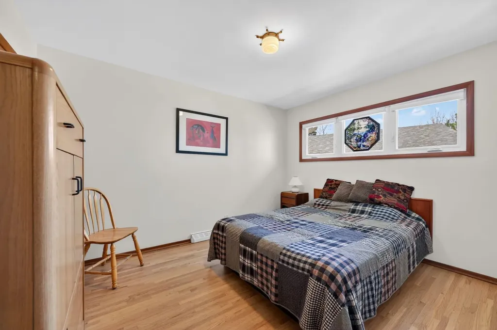 26 Cardiff Place NW Calgary AB T2K 1S3
