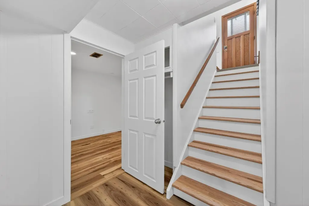 26 Cardiff Place NW Calgary AB T2K 1S3