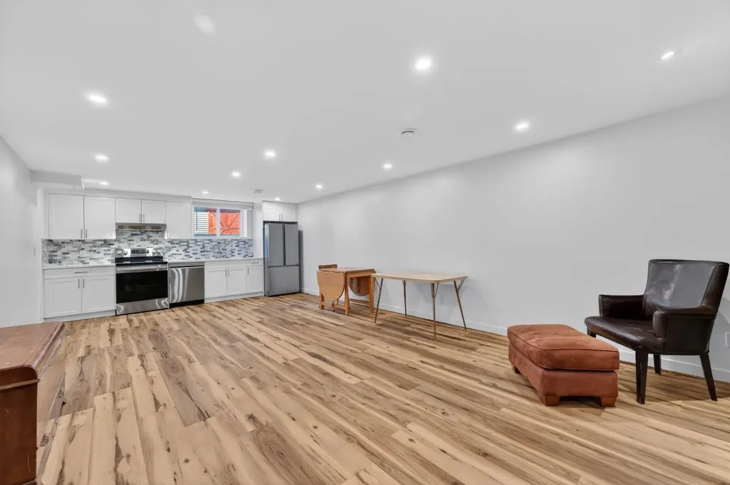 26 Cardiff Place NW Calgary AB T2K 1S3