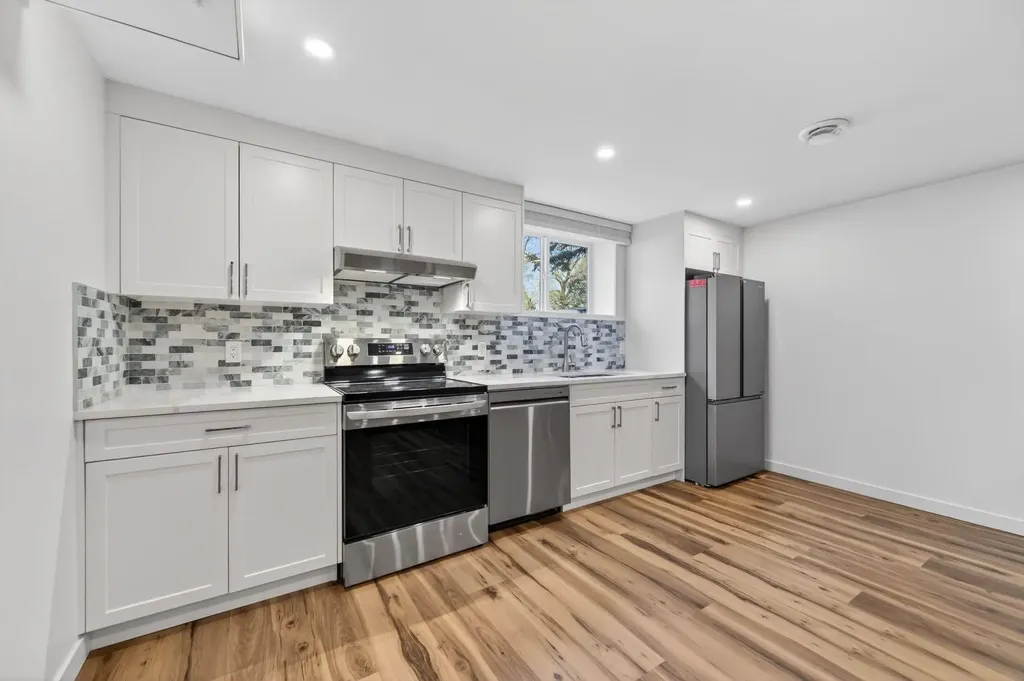 26 Cardiff Place NW Calgary AB T2K 1S3