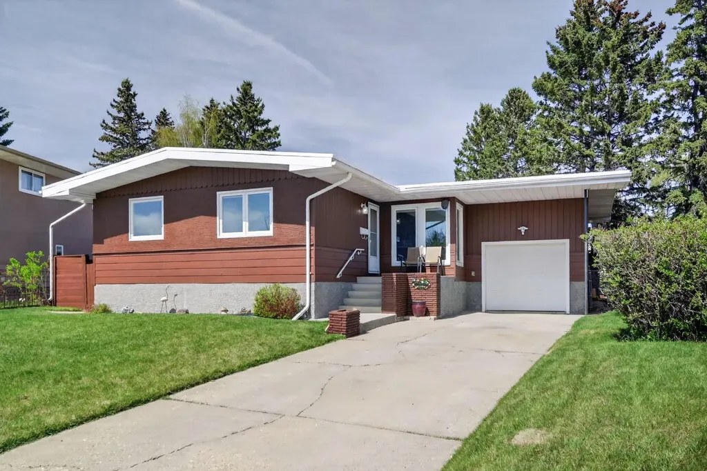 26 Cardiff Place NW Calgary AB T2K 1S3