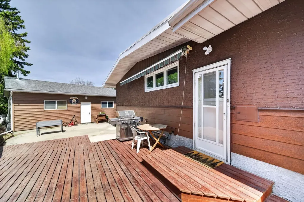 26 Cardiff Place NW Calgary AB T2K 1S3