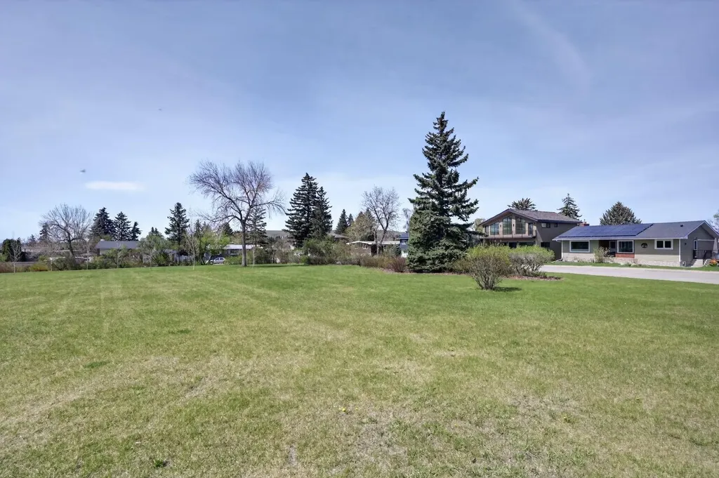 26 Cardiff Place NW Calgary AB T2K 1S3