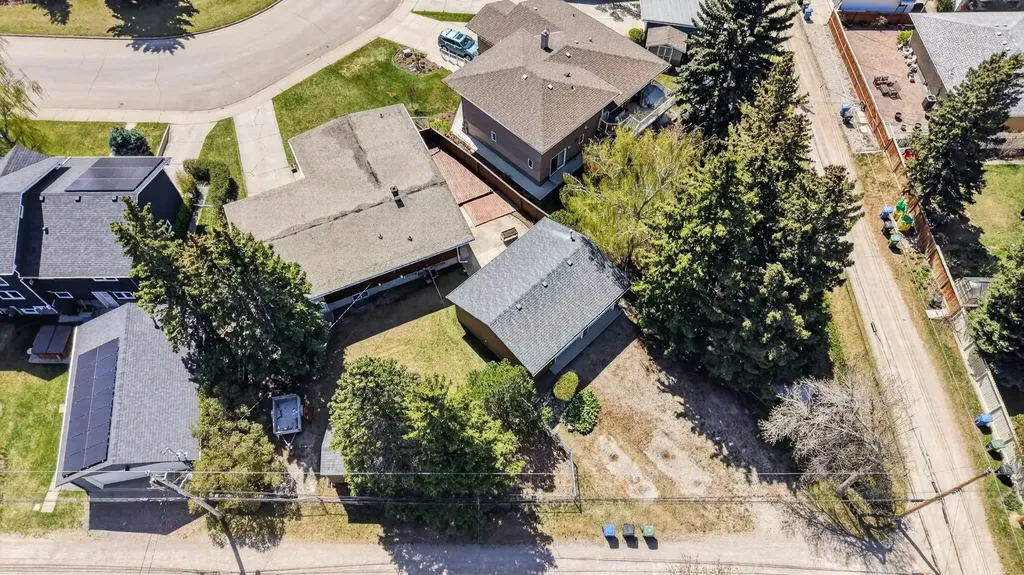 26 Cardiff Place NW Calgary AB T2K 1S3