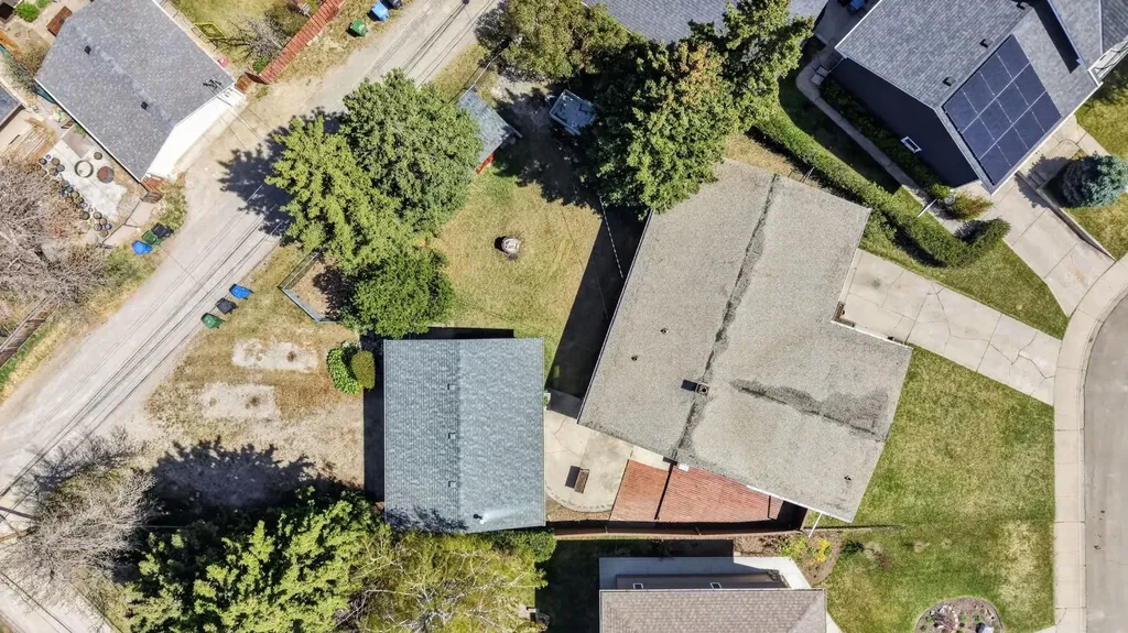 26 Cardiff Place NW Calgary AB T2K 1S3