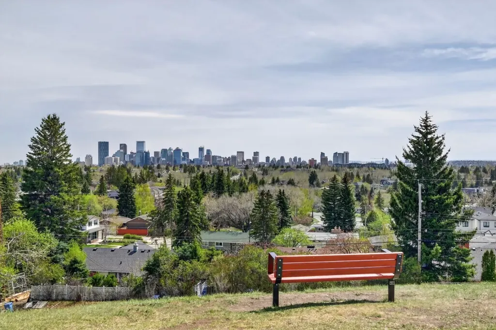 26 Cardiff Place NW Calgary AB T2K 1S3