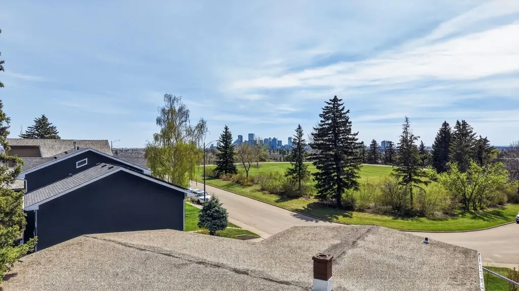 26 Cardiff Place NW Calgary AB T2K 1S3