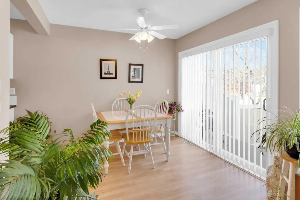 27 Royal Birch Mount NW Calgary AB T3G 5W7
