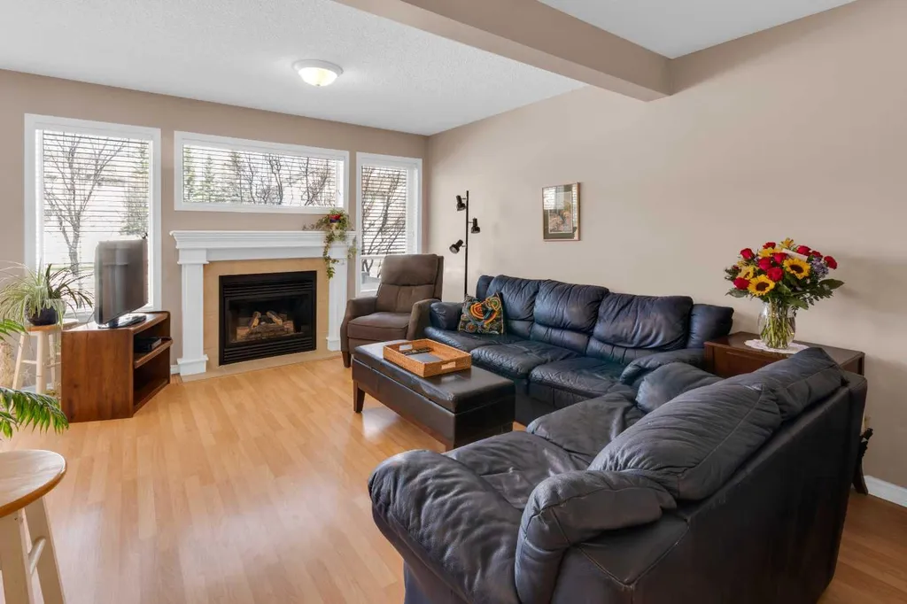 27 Royal Birch Mount NW Calgary AB T3G 5W7